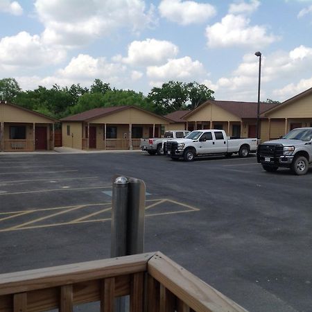 The Texas Lodge Gonzales Exterior photo