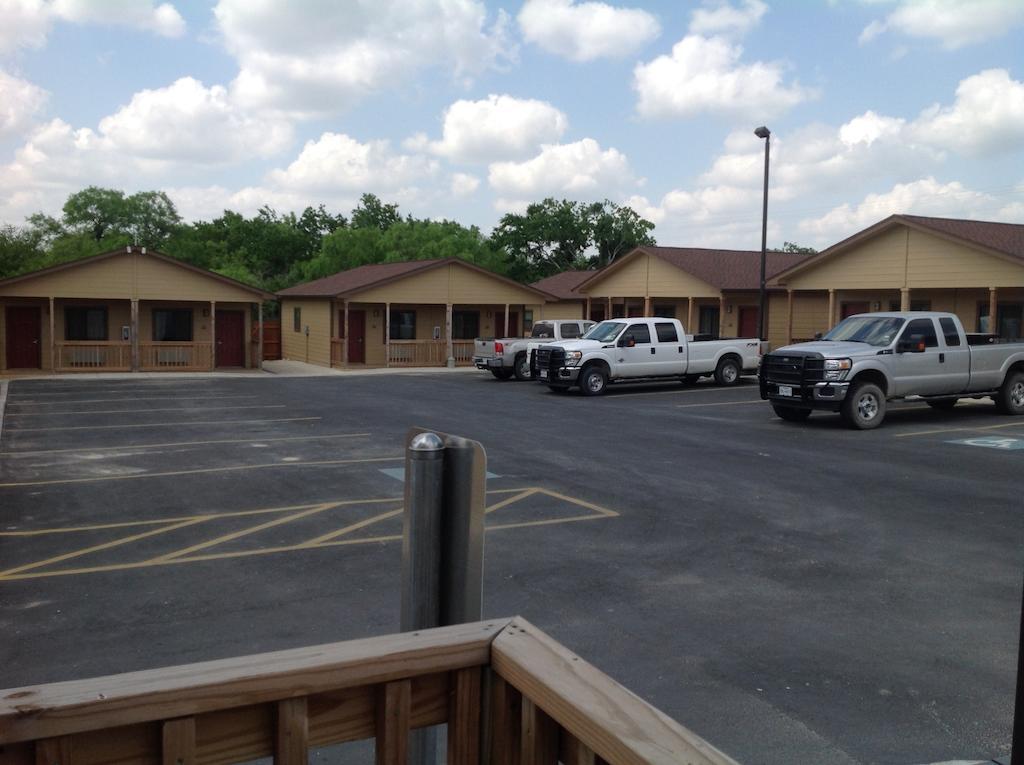 The Texas Lodge Gonzales Exterior photo