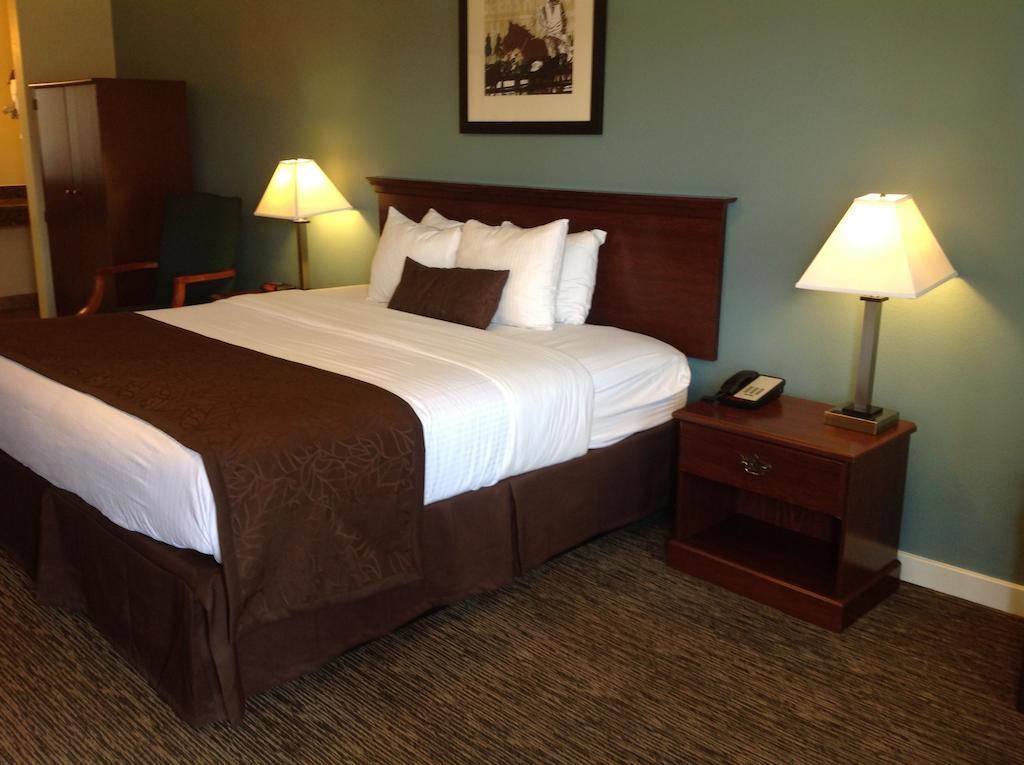 The Texas Lodge Gonzales Room photo