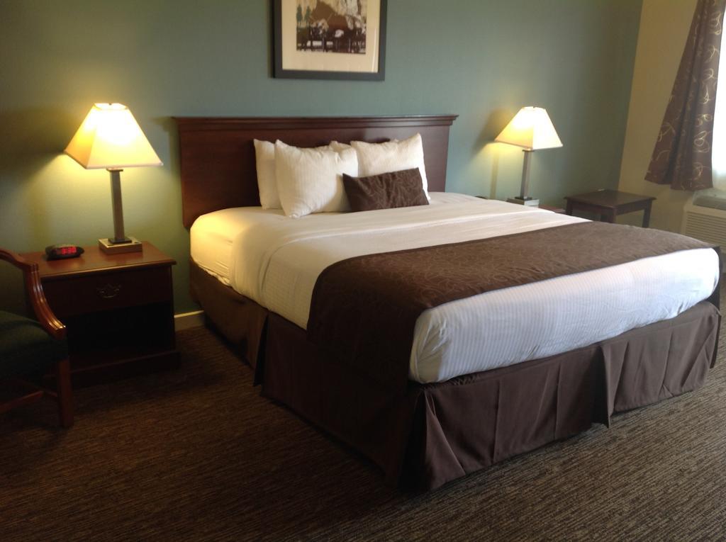 The Texas Lodge Gonzales Room photo