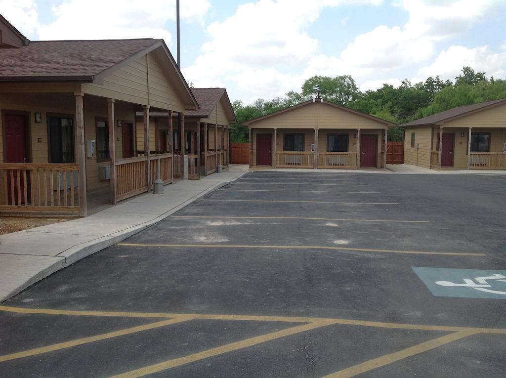 The Texas Lodge Gonzales Exterior photo